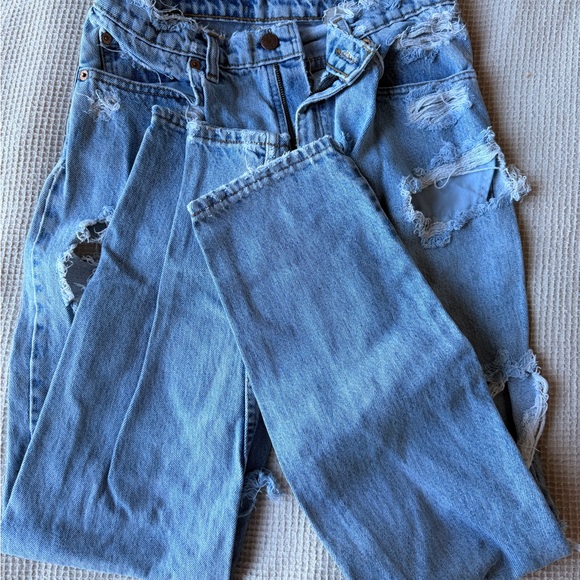 Levi's Light Blue Distressed Skinny Jeans - Picture 2 of 4